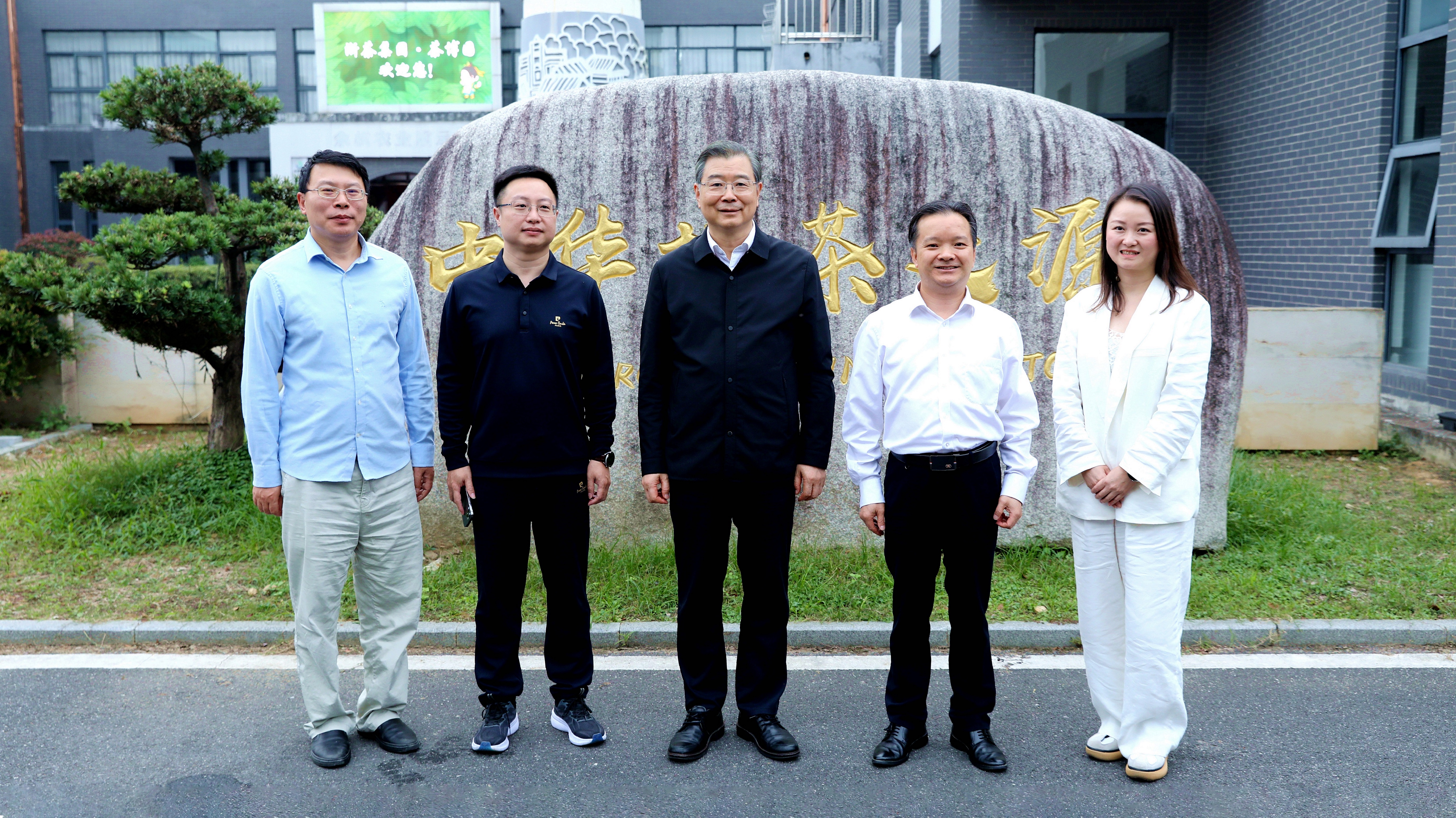省政协副主席、九三学社省委会主委叶正波调研MK SPORTS九宇有机公司